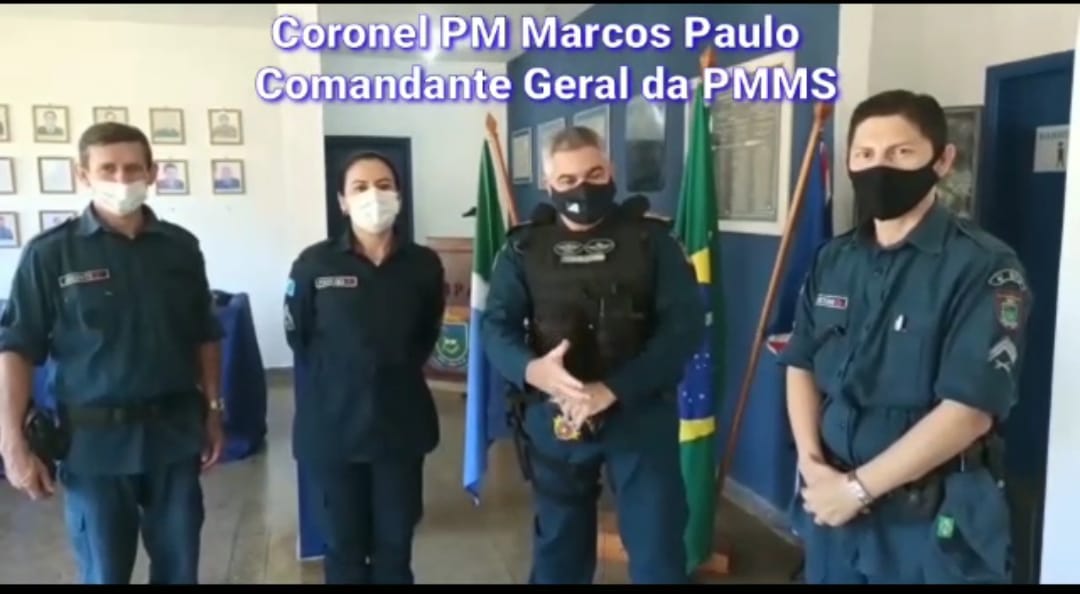 Instrutores do Proerd e Comandante Geral